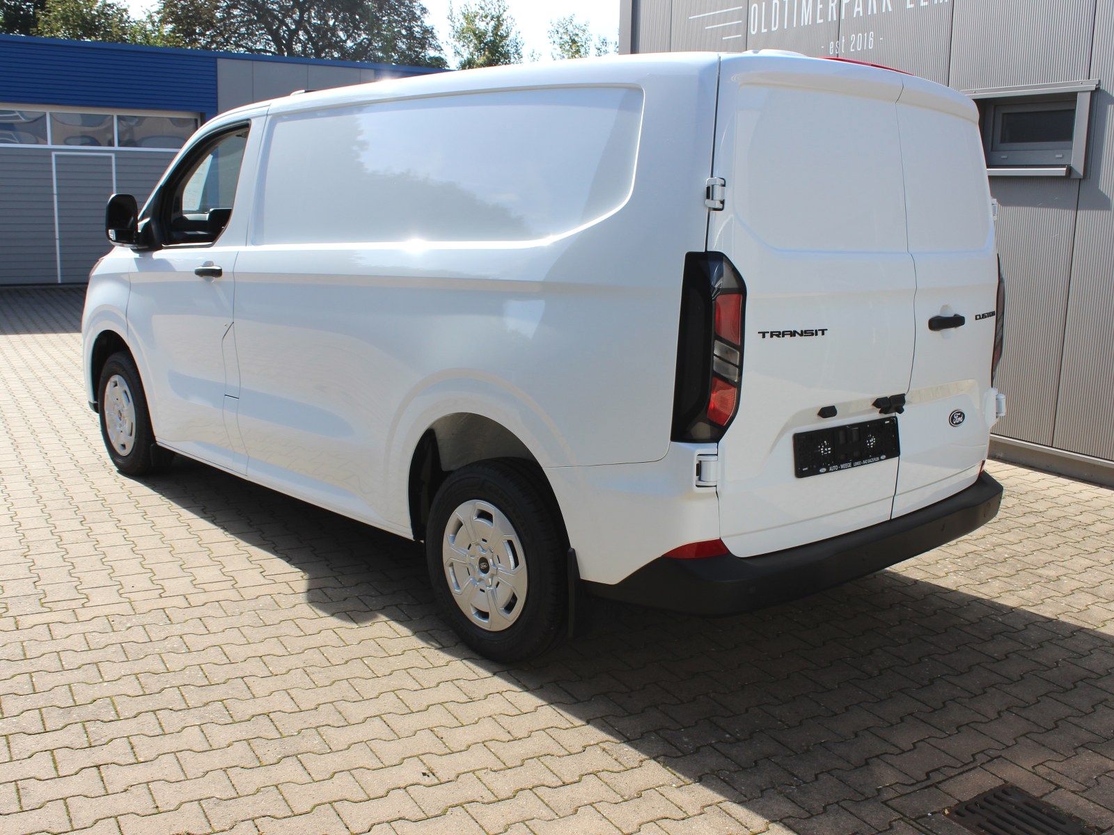 Fahrzeugabbildung Ford Transit Custom 320 L1 Trend FWD Plug-in Hybrid