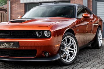 Dodge Challenger - 1