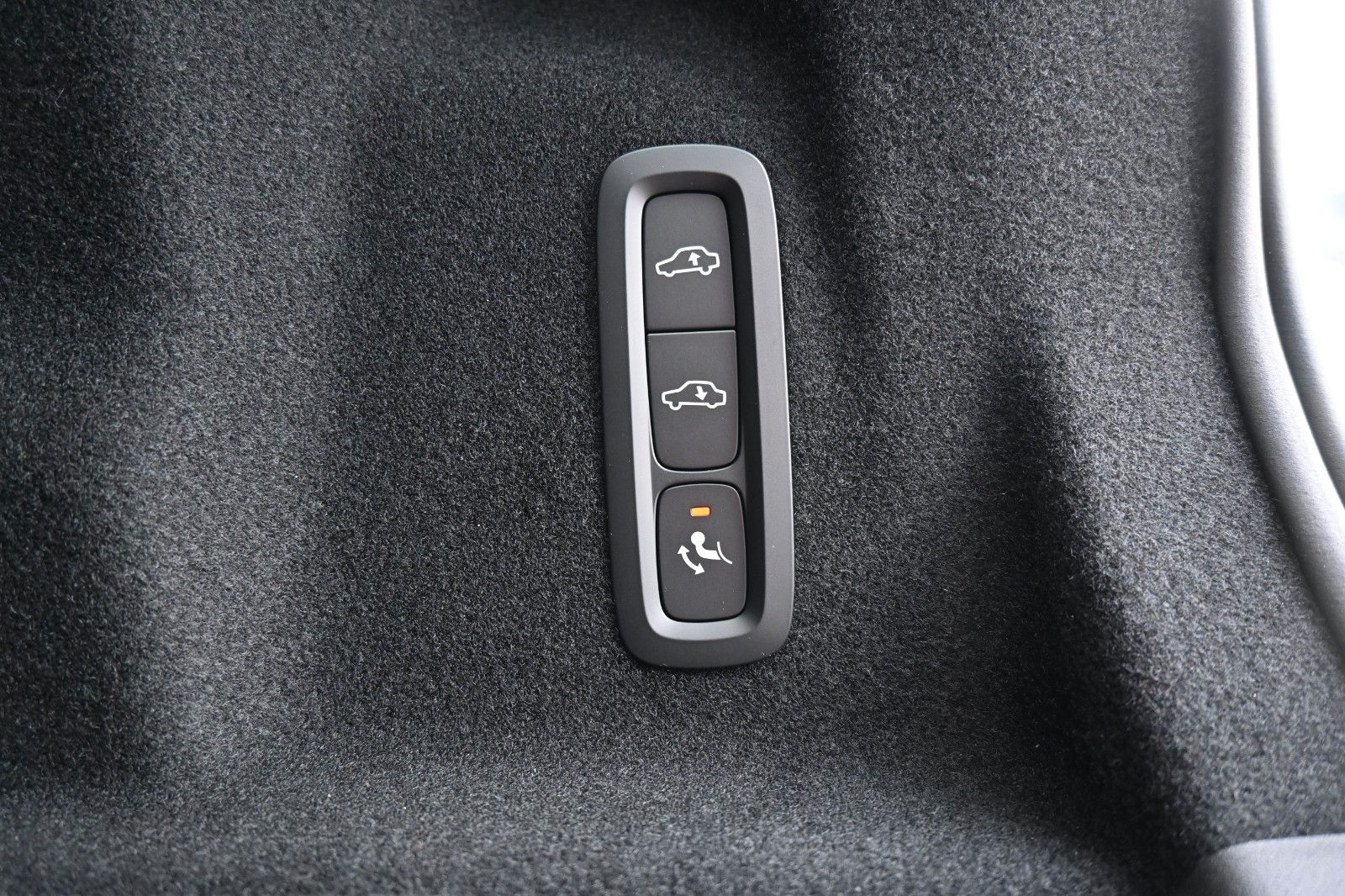 Fahrzeugabbildung Volvo XC60 B5 AWD Autom. Ultra Dark*360°*LUFT*ACC*AHK