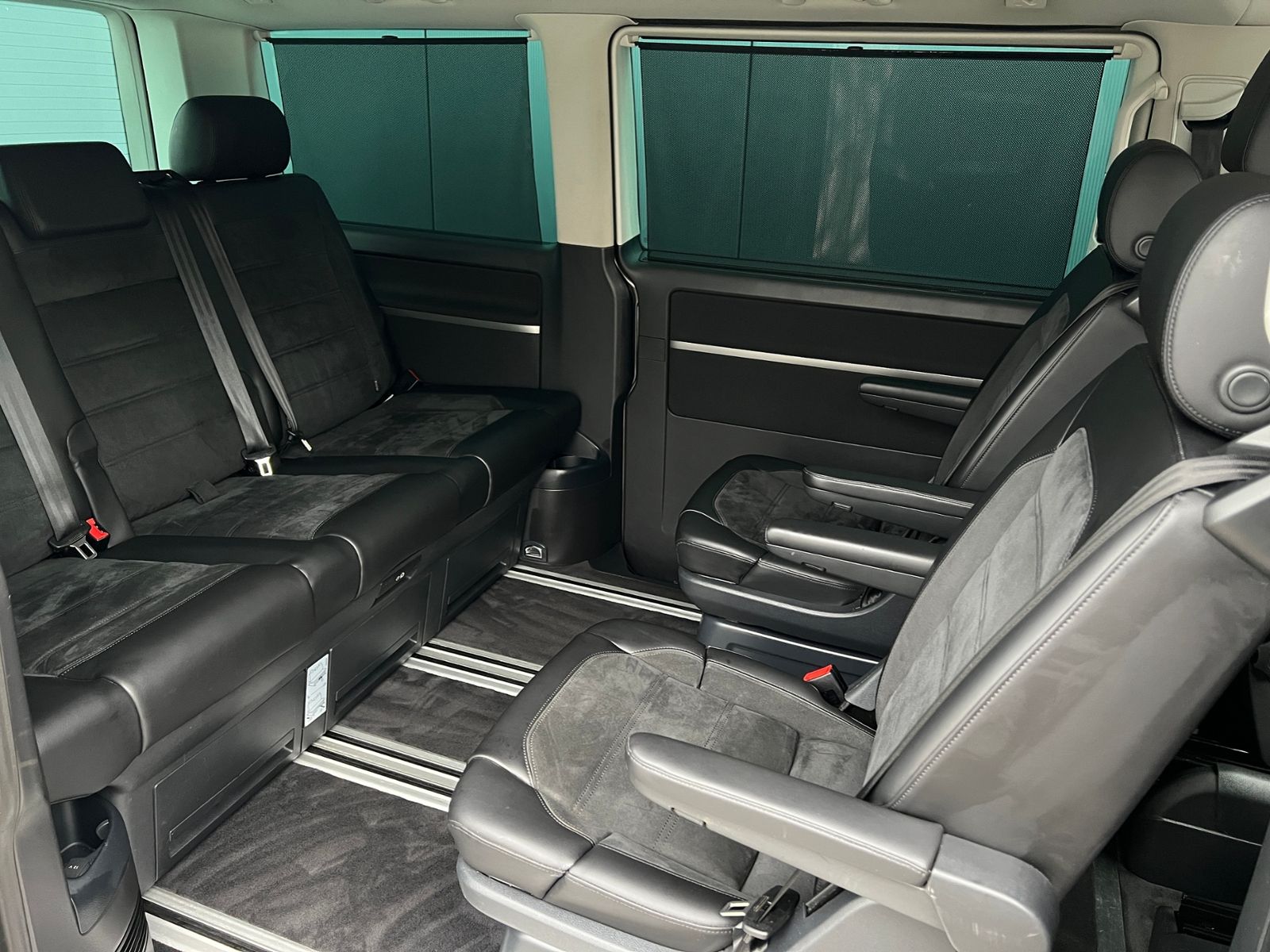 Fahrzeugabbildung Volkswagen T6 Multivan Generation Six 2.0 TDI DSG *AHK, LED