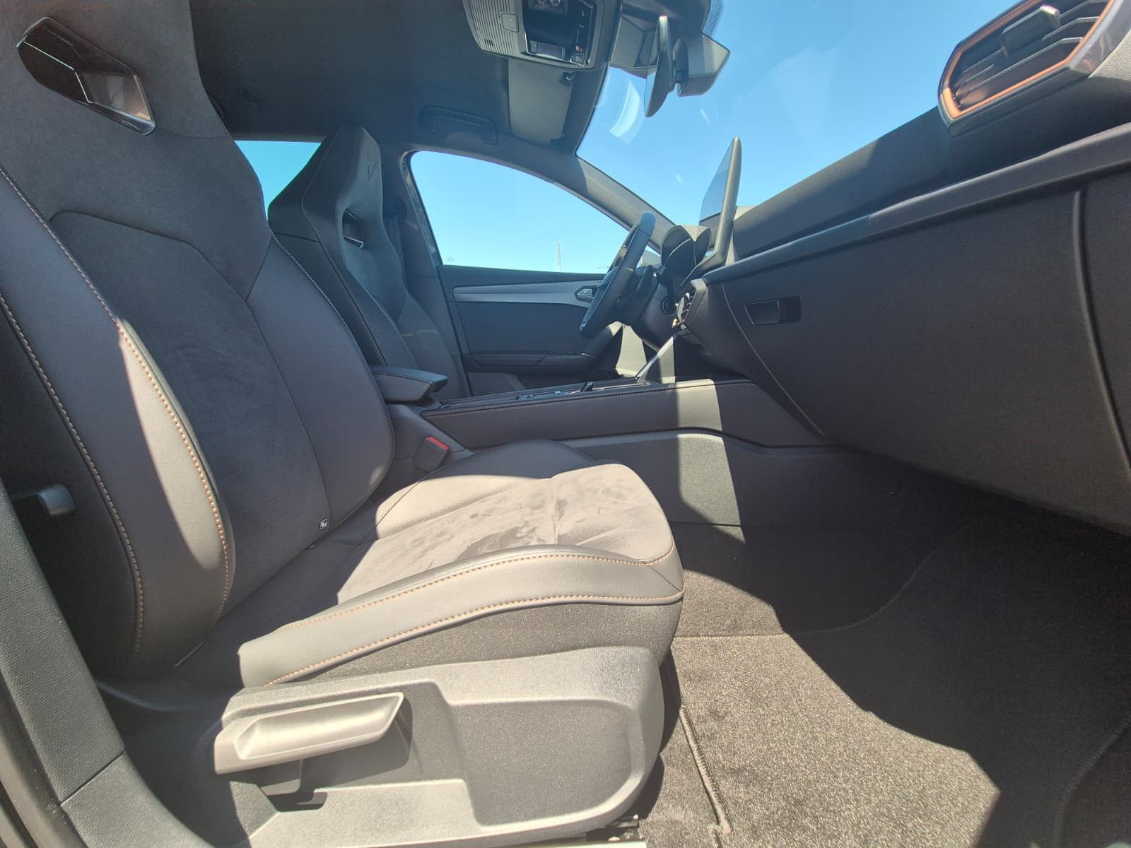 Fahrzeugabbildung CUPRA Leon 2.0 TDI DSG AHK*DYNAMICA*EDGE*LED*5JGARANT.