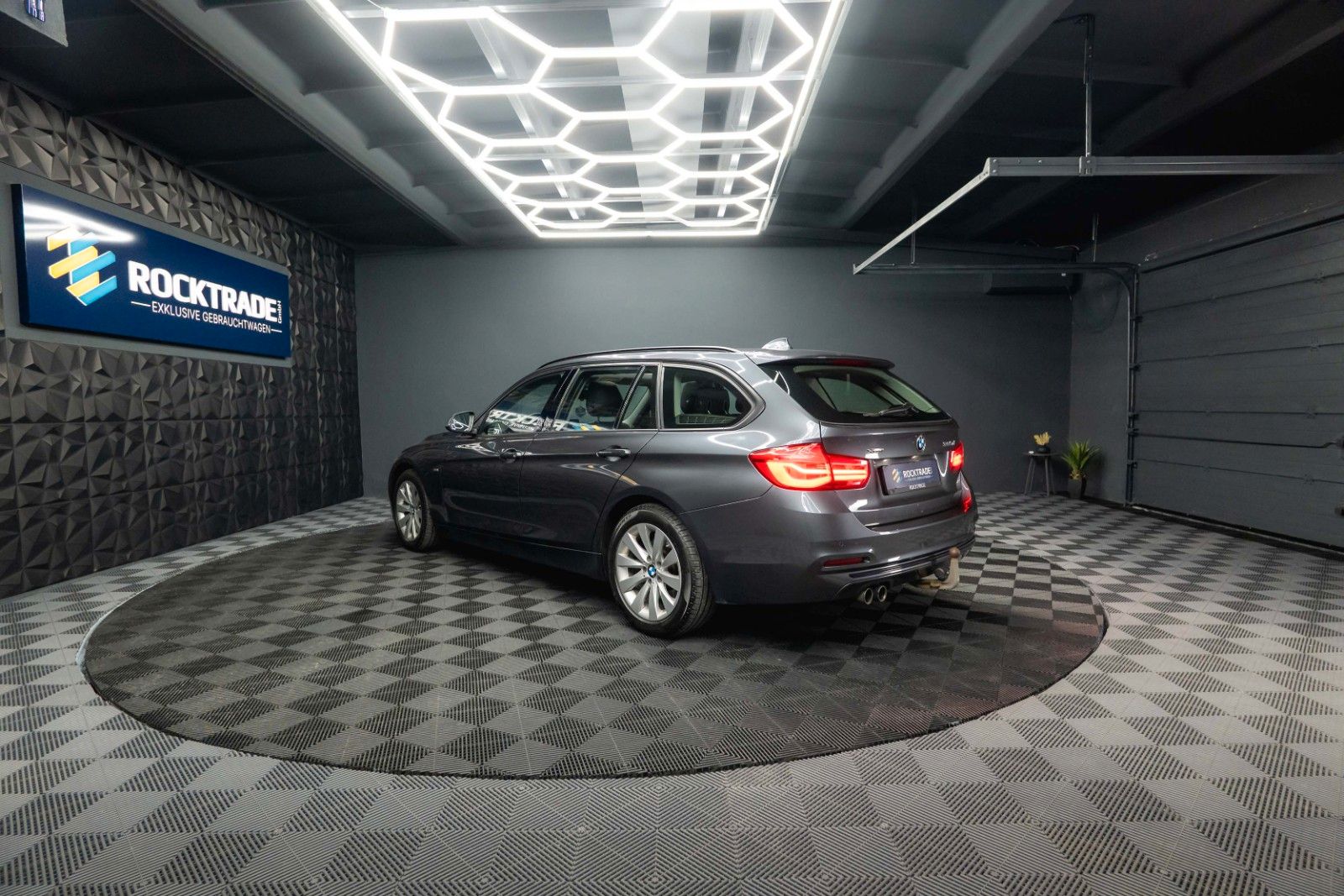 Fahrzeugabbildung BMW 335d xDrive Sport Line | LED | Pano | HUD | TÜV