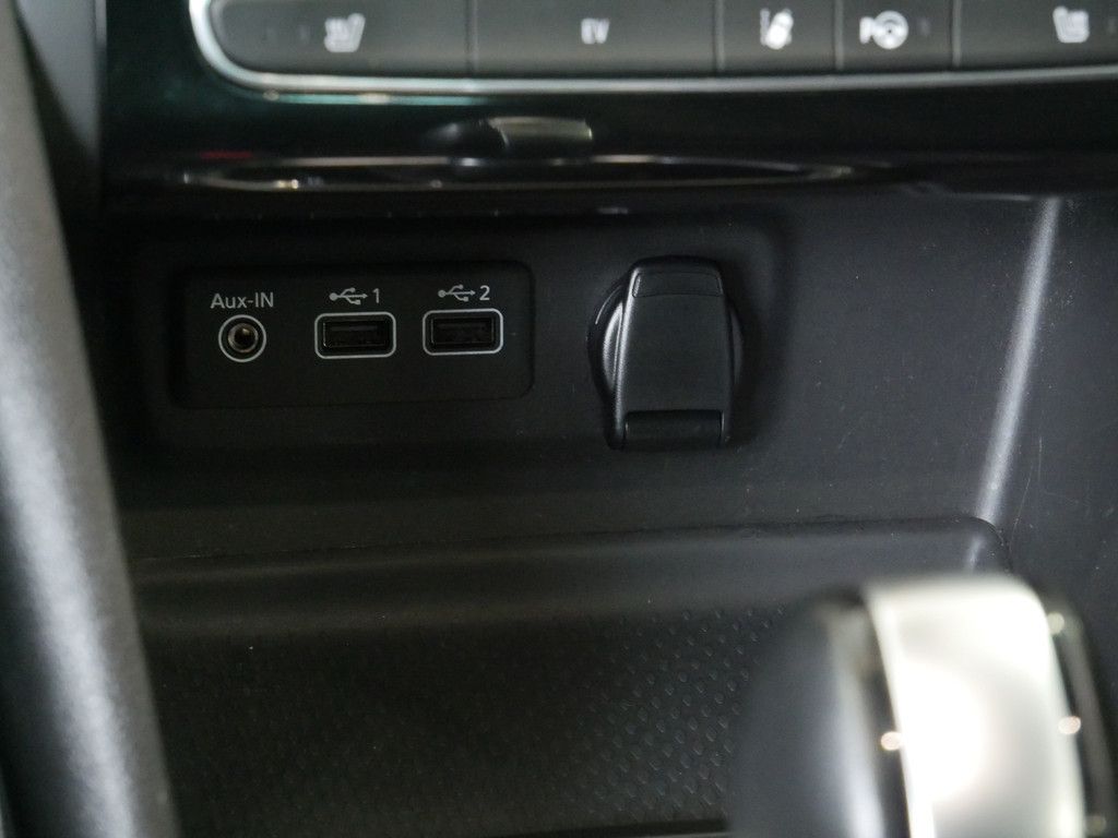 Fahrzeugabbildung Renault Megane Grandtour Intens E-TECH Plug-in 160