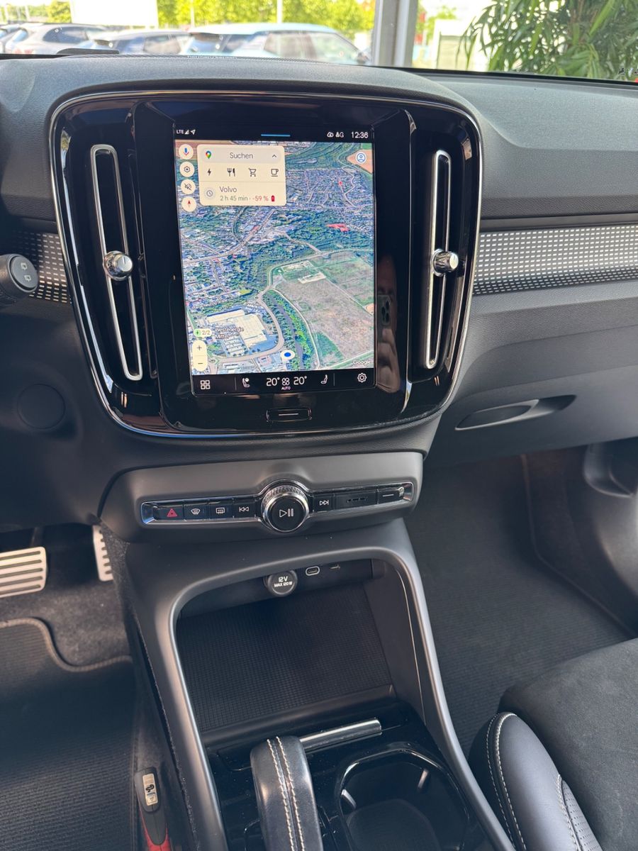 Fahrzeugabbildung Volvo XC 40 XC40 R Design Recharge Pure Electric AWD