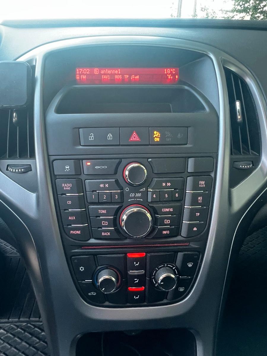 Opel Astra 2013 — photo 8