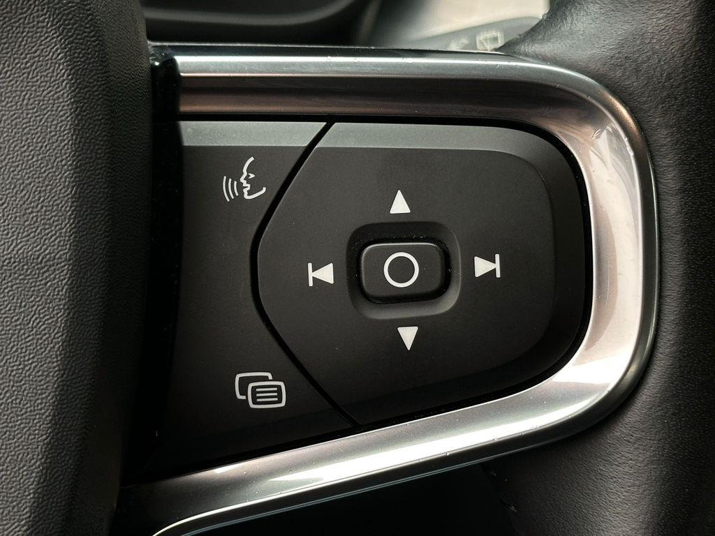 Volvo XC40 T3 Momentum Pro *AHK*Kamera*Sitzh.*Navi*