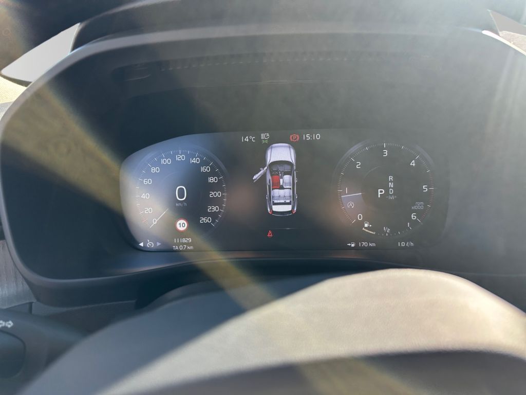 VOLVO XC40 D4 AWD Geartronic Nur an Händler!!! VOLVO XC40 D4 AWD Geartronic Nur an Händler!!!