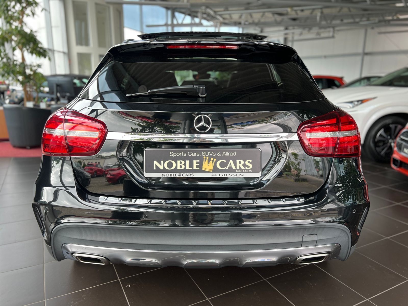 Fahrzeugabbildung Mercedes-Benz GLA 250 AMG 4Matic LED PANO KLIMA