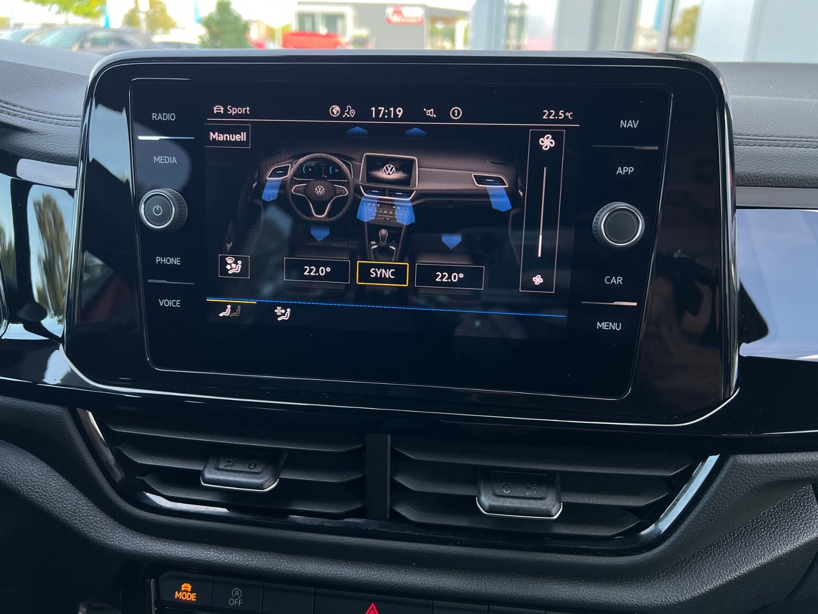 Fahrzeugabbildung Volkswagen T-Roc R-Line 1.5 TSI DSG *Black Style, AHK, LED,