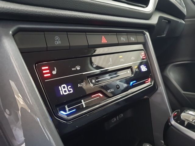 Fahrzeugabbildung Volkswagen T-Roc 1.5 TSI DSG Style LED-PLUS NAVI AHK RFK GJ