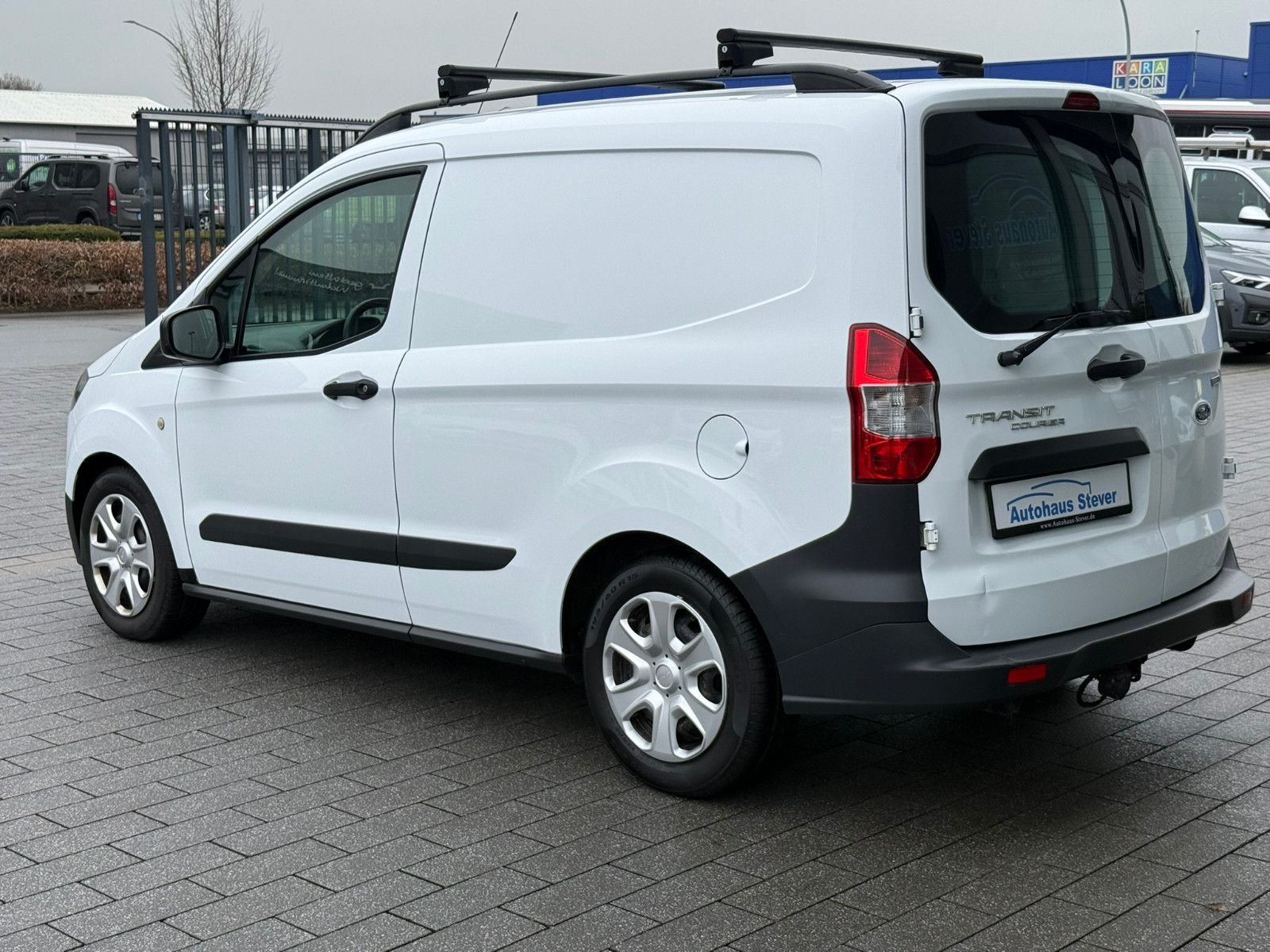 Fahrzeugabbildung Ford Transit Courier Basis AHK ZV SERVO FLÜGELTÜREN