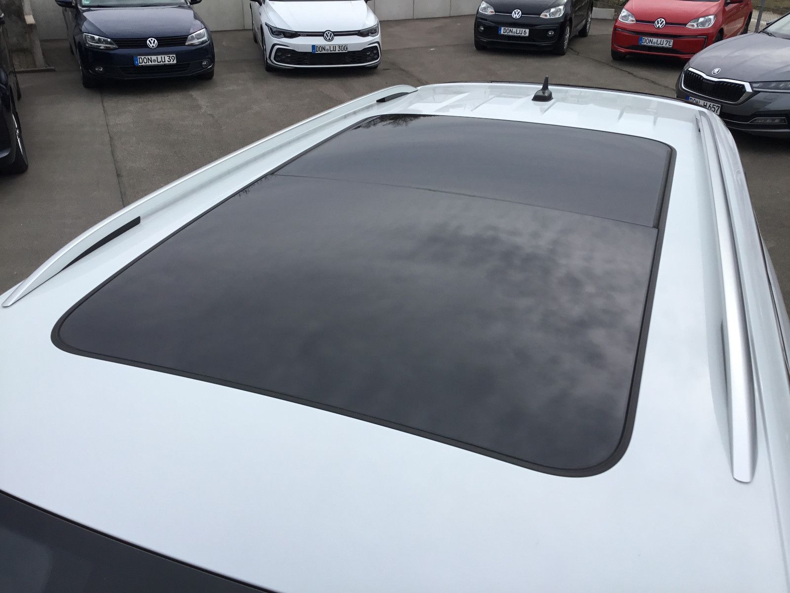 Fahrzeugabbildung Volkswagen Tiguan Allspace 2.0 TDI DSG 4M R-Line+AHK+20"