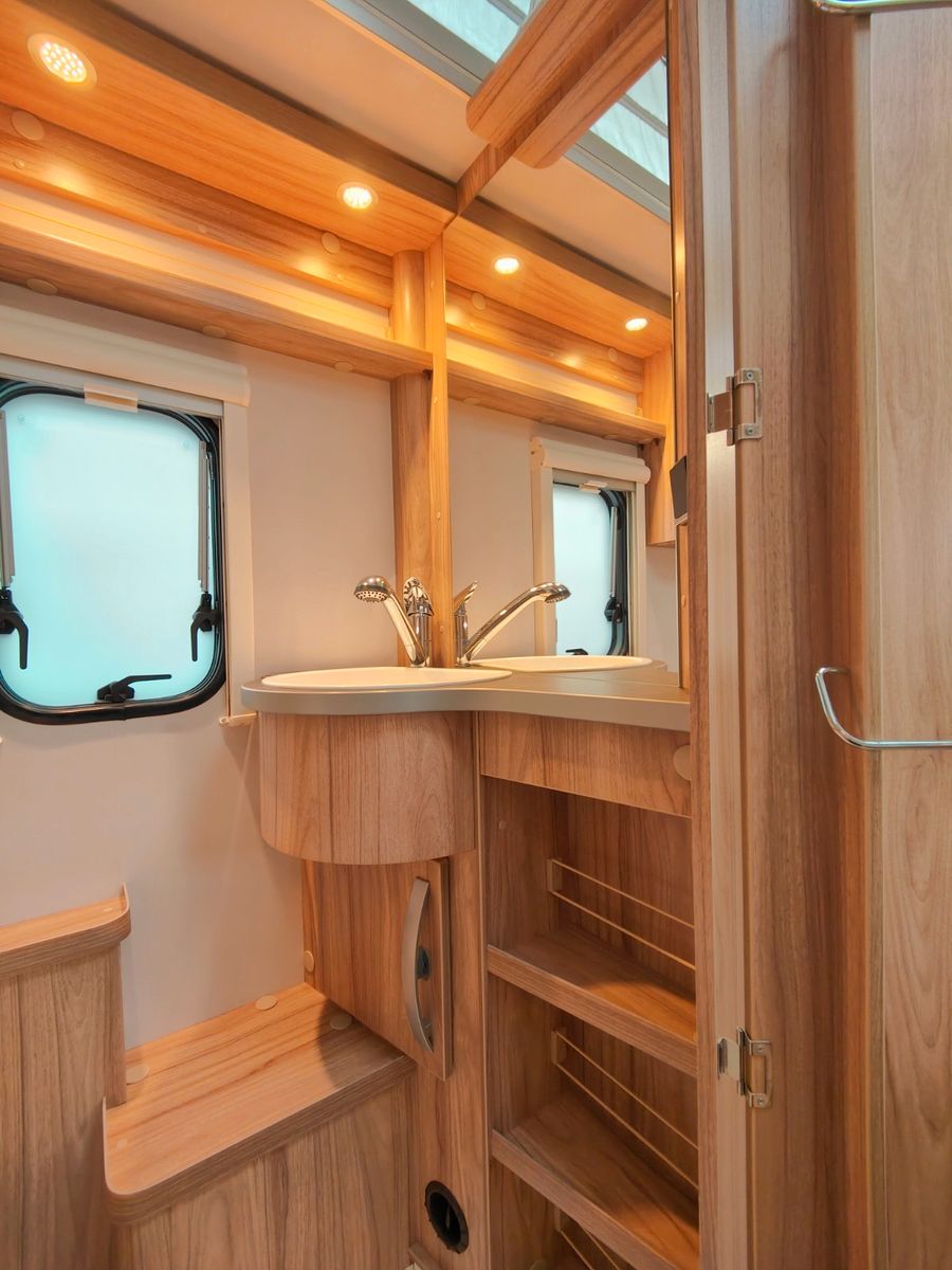 Fahrzeugabbildung HYMER / ERIBA / HYMERCAR Feeling 515 Elegance - SPRING SALE -