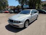 BMW 525i Exclusive Touring*KLIMAAUT*SSD*NAVI*PDC* - BMW 525 aus 2003: Kombi
