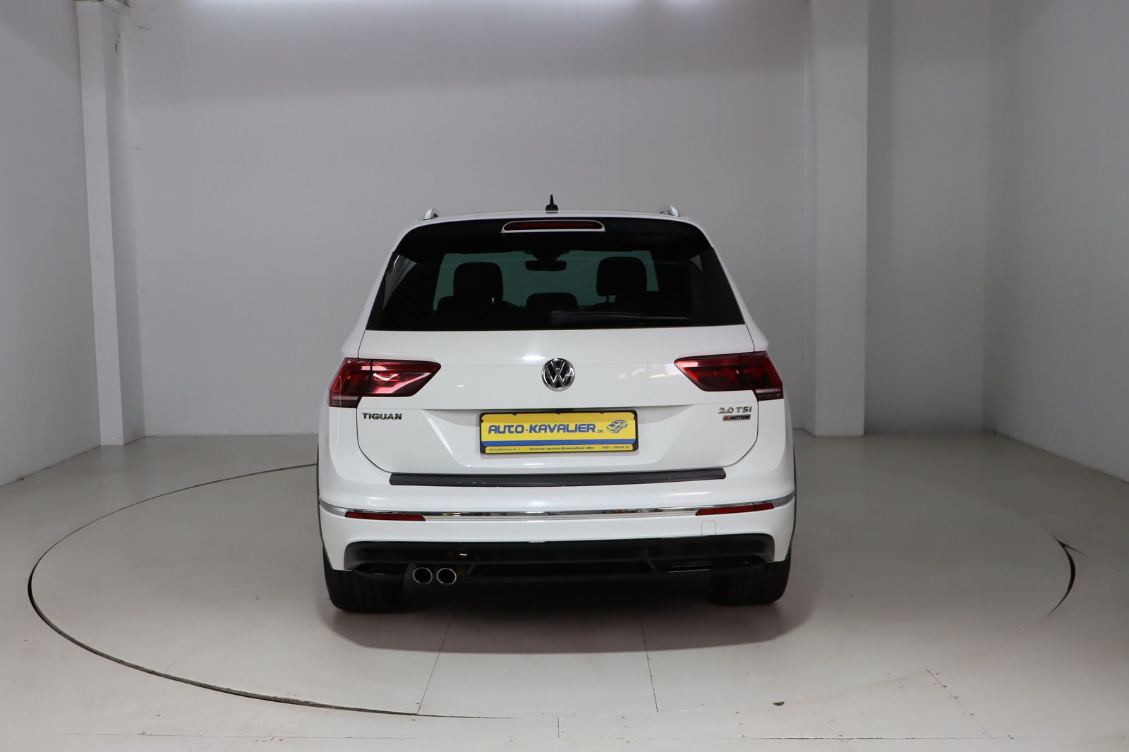 Fahrzeugabbildung Volkswagen Tiguan 2.0 TSI 4 Motion R-line Highline * Pano *