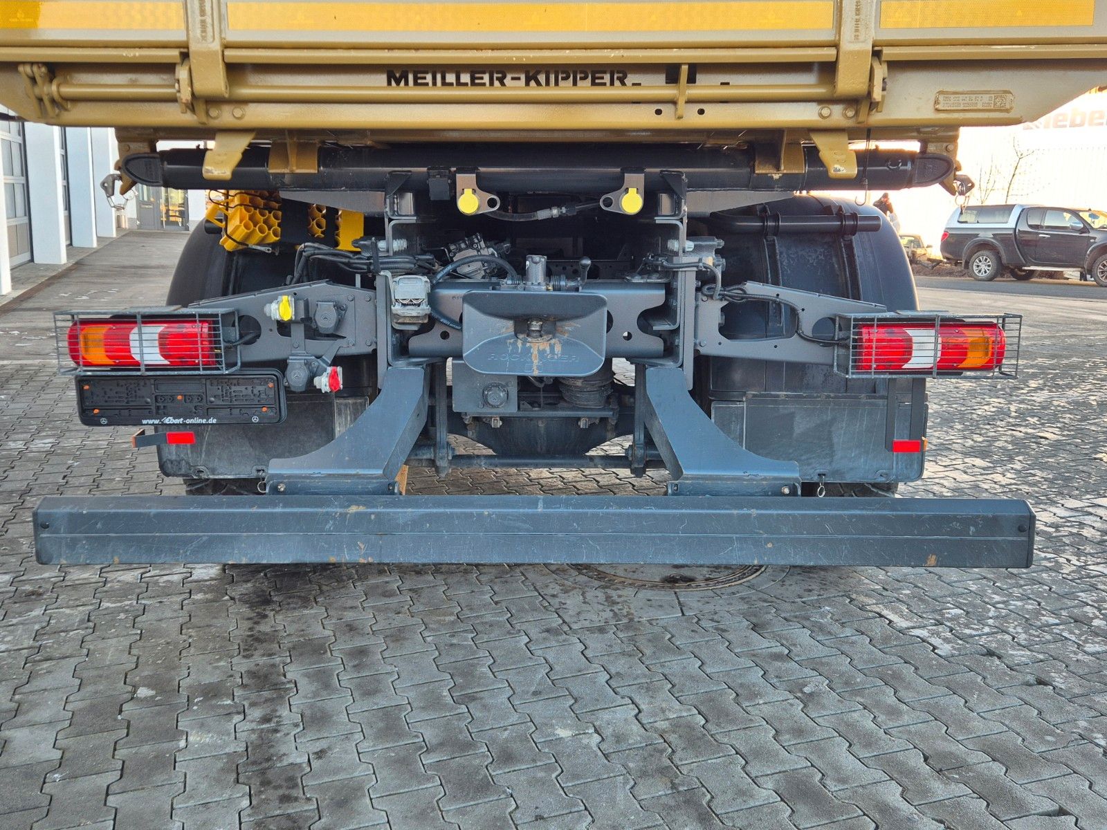 Fahrzeugabbildung Mercedes-Benz Arocs 1836 AK 4x4 Meiller AHK