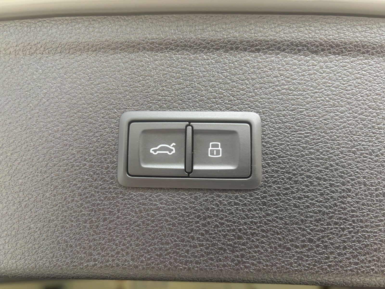 Fahrzeugabbildung Audi Q5 40 TDI quattro KAM NAV S-LINE