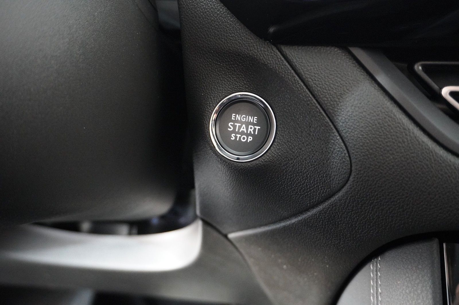 Fahrzeugabbildung Opel Grandland (X) 1.6T EDITION HYBRID NAVI/LED/VIRT.