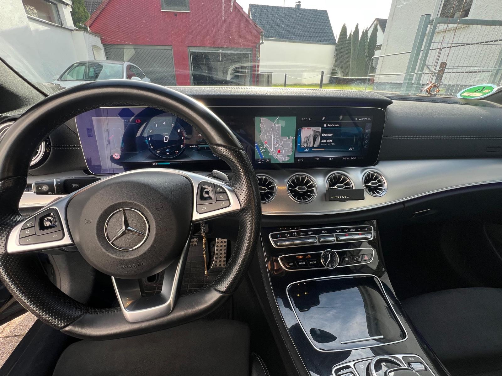 Mercedes-Benz E 200  Coupé AMG-Line LED Widescreen 