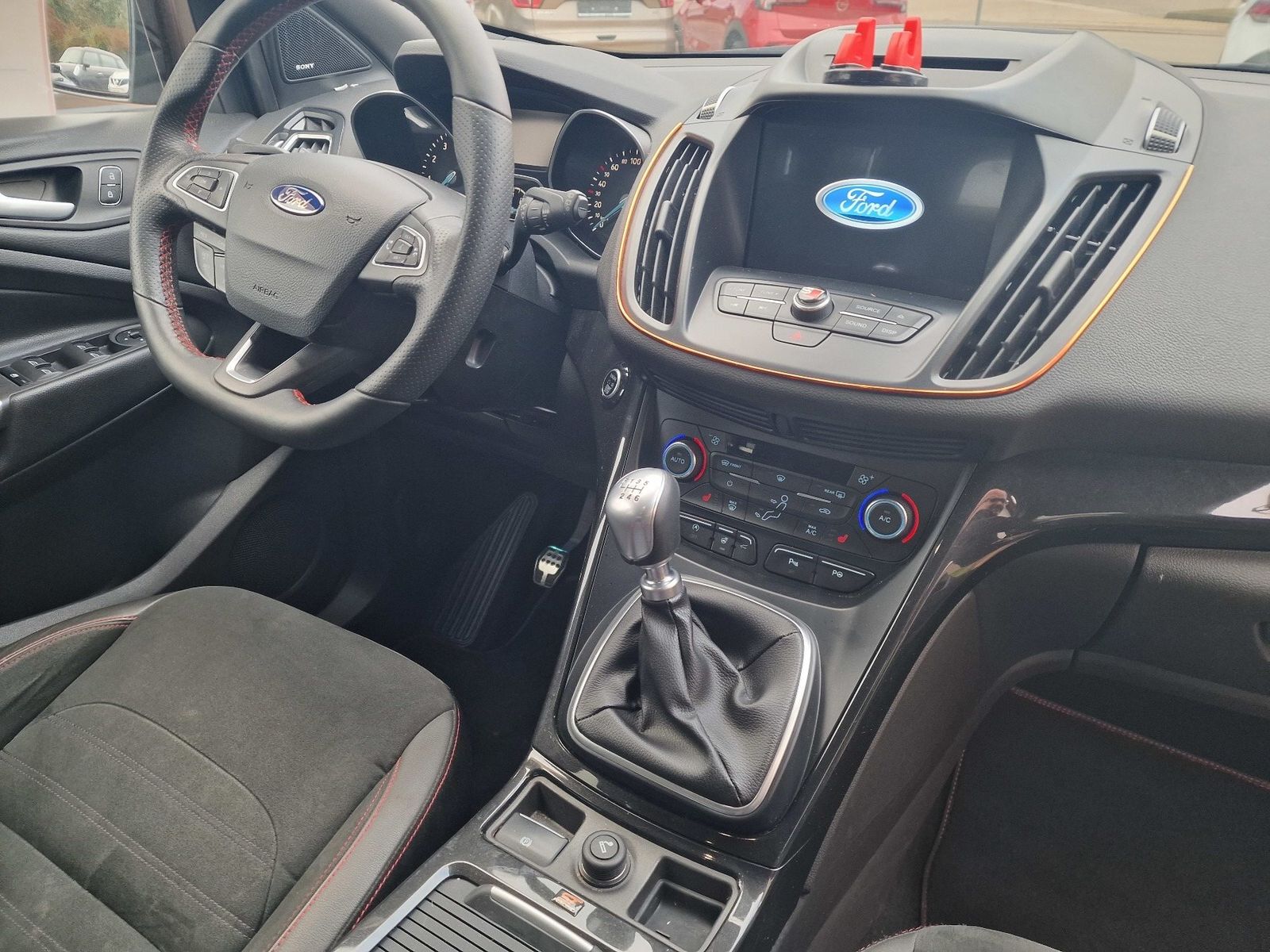 Fahrzeugabbildung Ford Kuga ST-Line, AHK, Xenon,Navi,Winterpaket