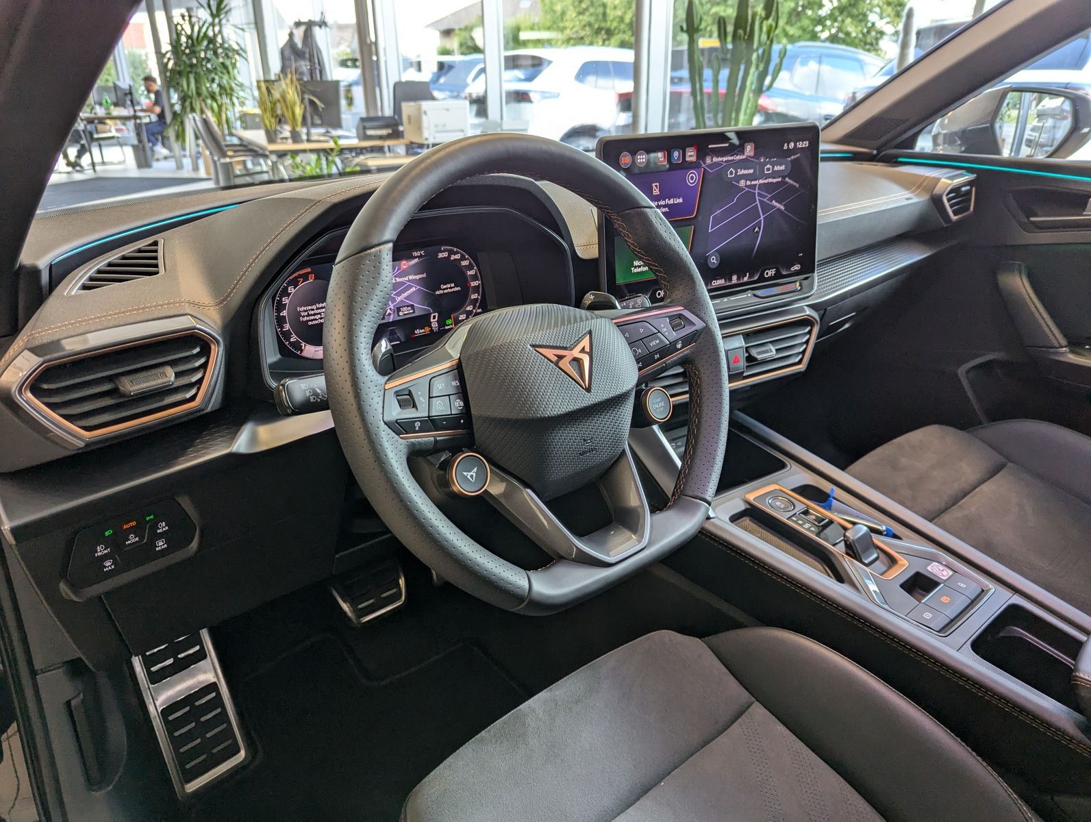 CUPRA Leon 1.5 eTSI Pano Intelligent-Dynamic-Edge-Pake - Image 21