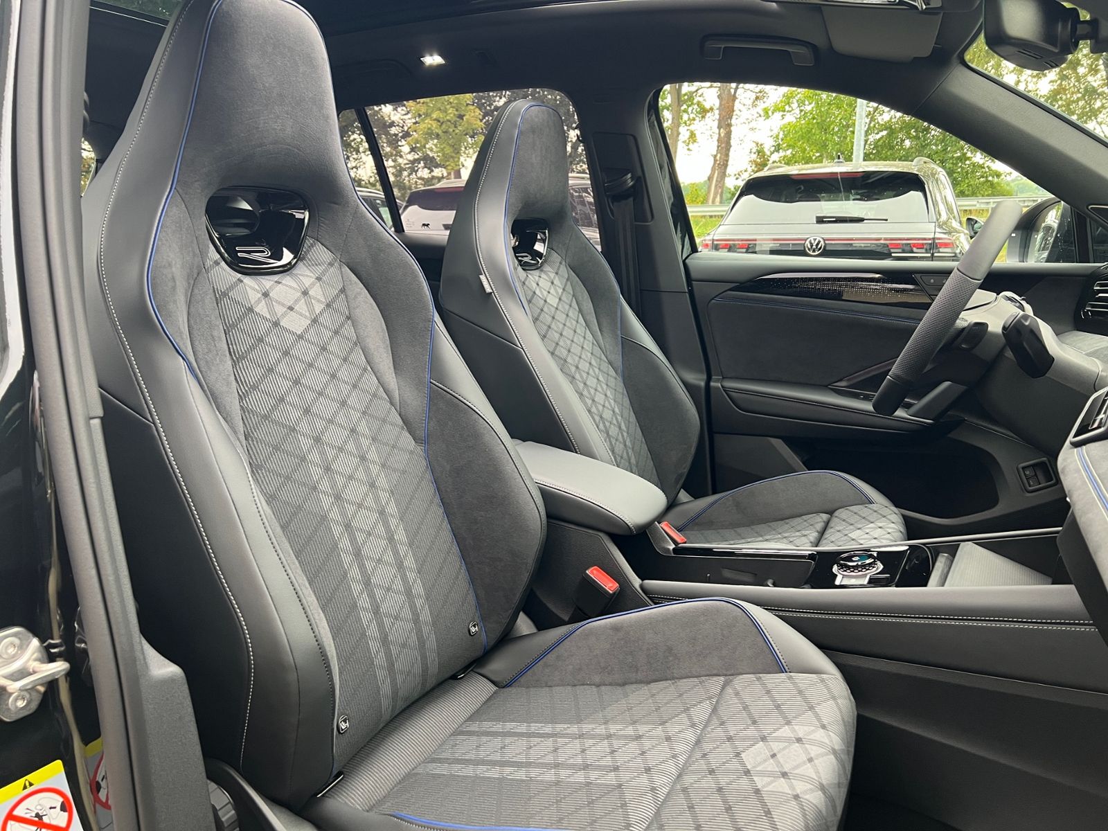 Fahrzeugabbildung Volkswagen Tiguan R-Line 1.5 eHybrid DSG *AHK, Harman & Kar