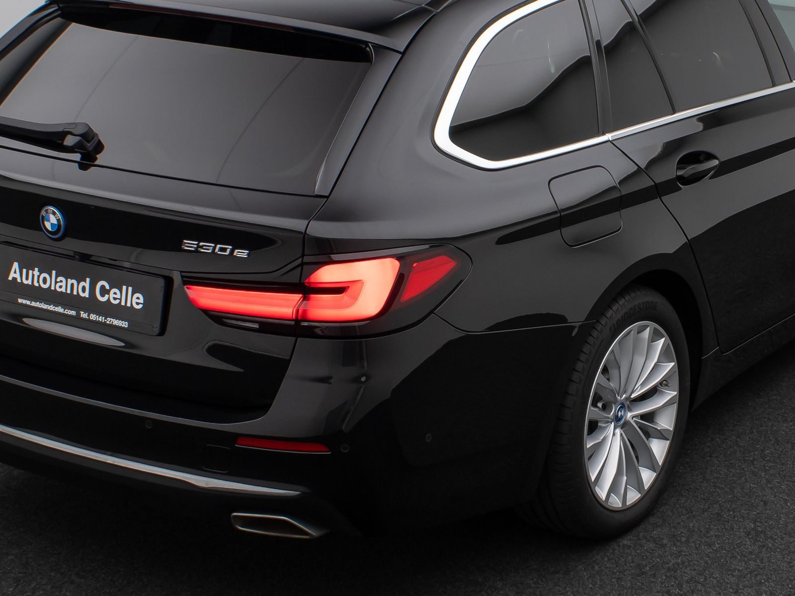 Fahrzeugabbildung BMW 530e xD Luxury Line DAB Komfort HUD Laser HiFi