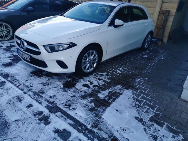 MERCEDES-BENZ A 220 4MATIC DCT -