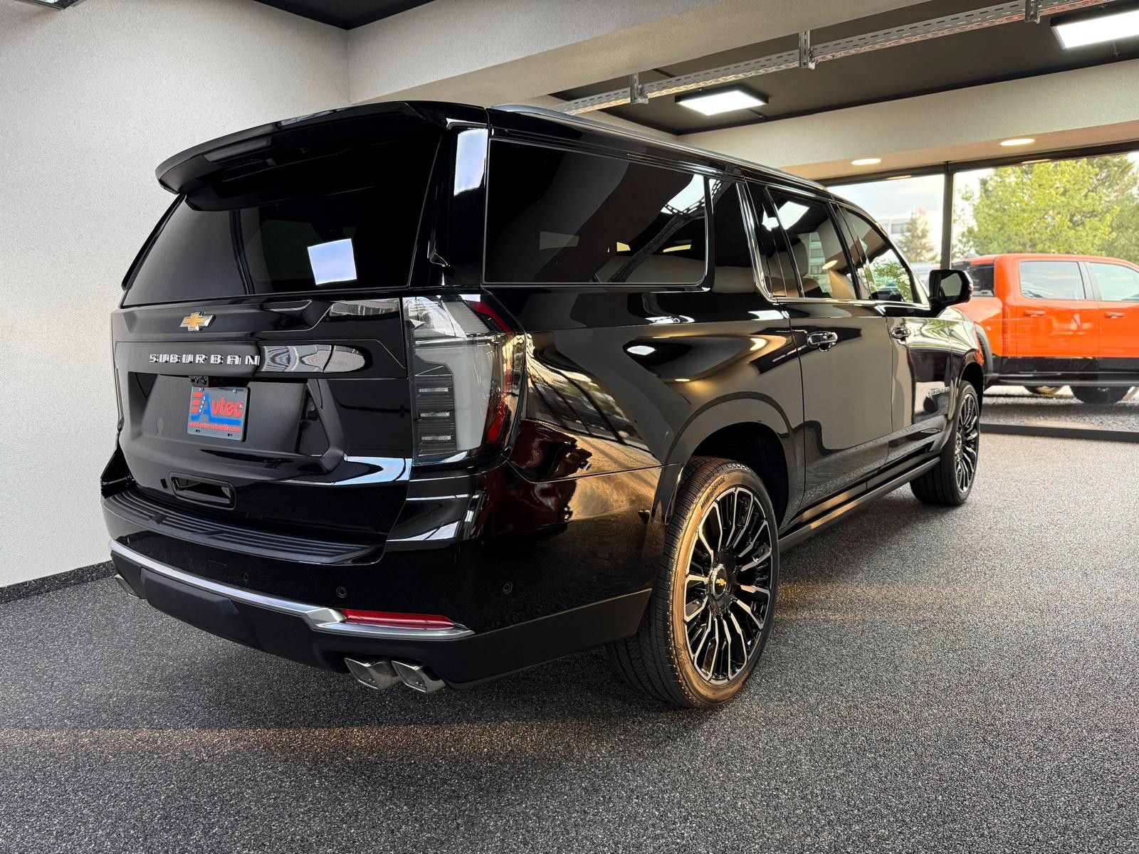 Fahrzeugabbildung Chevrolet 2026 SUBURBAN HIGH COUNTRY 24"-PANORAMA