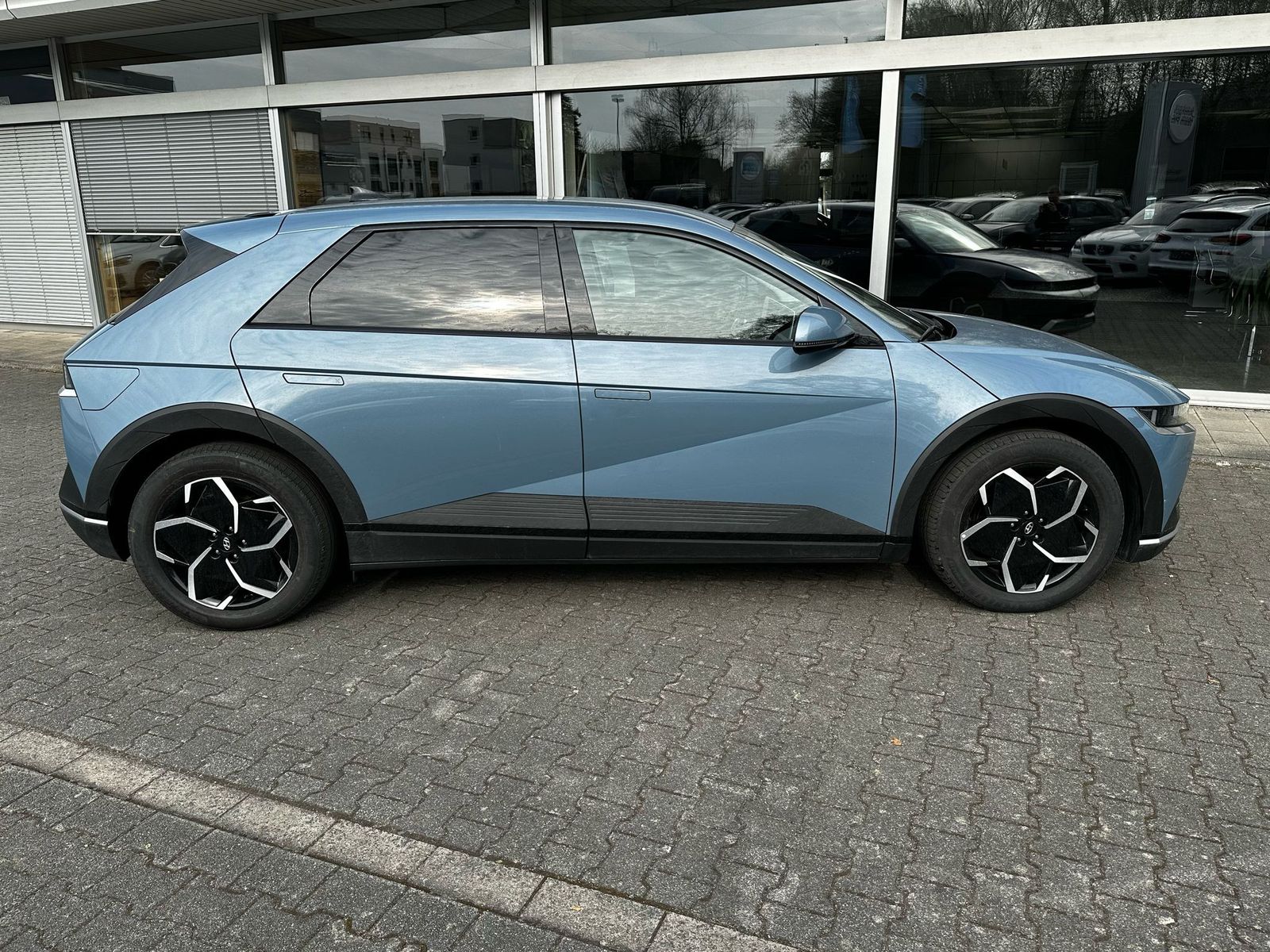 Fahrzeugabbildung Hyundai Ioniq 5 Techniq 4WD NAVI+LED+SHZ+KAMERA+ACC+WP+
