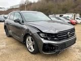 Volkswagen Touareg 3.0 TDI 210 kW 4Motion R-Line - Volkswagen: Unfallwagen