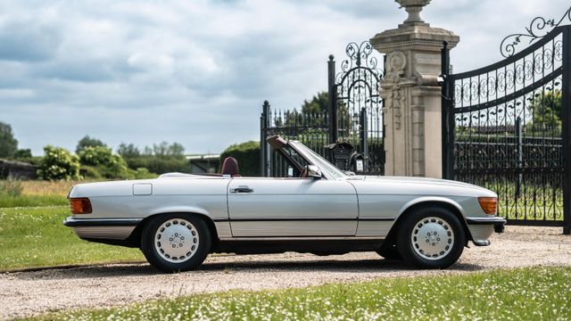 Fahrzeugabbildung Mercedes-Benz SL 300/Deutsch/2. Hand/Sammlerfahrzeug