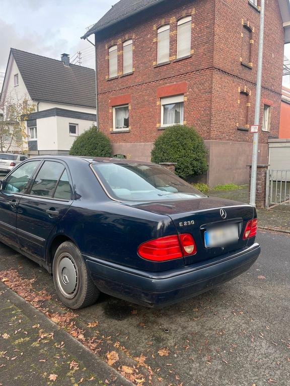 Mercedes-Benz E 230