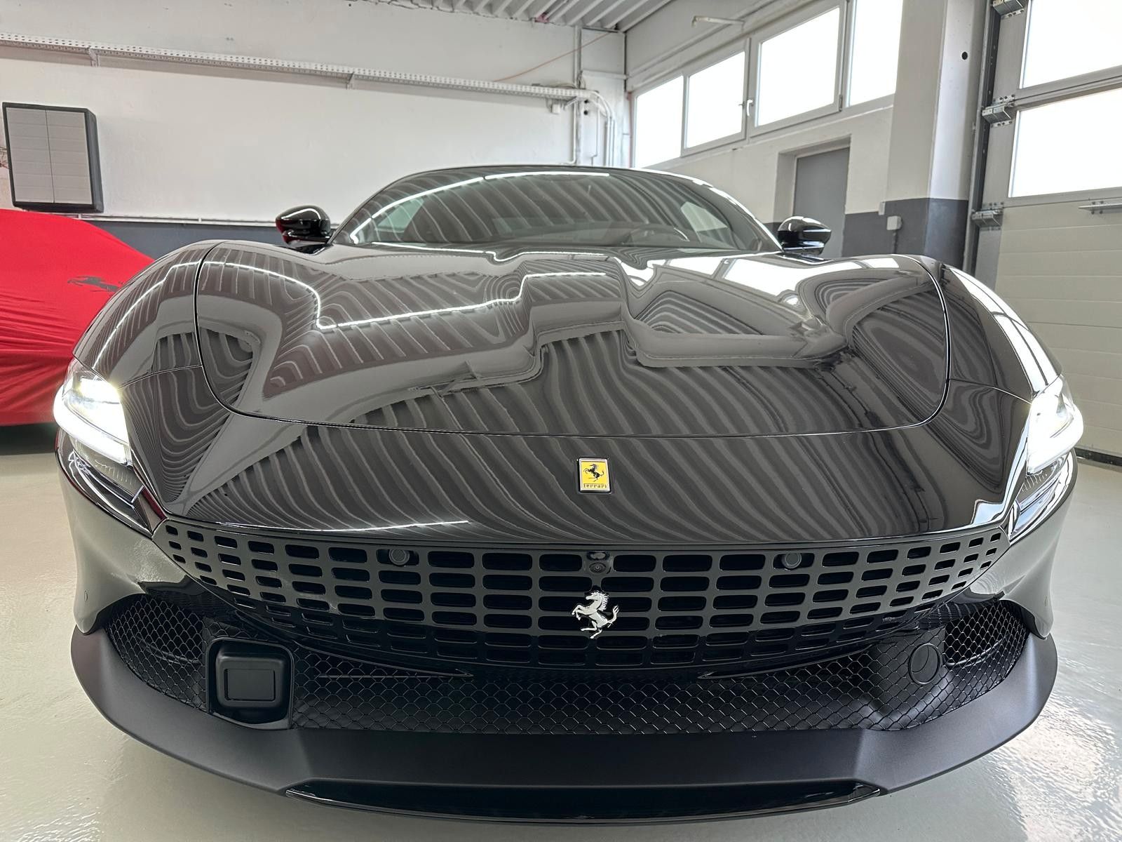 Ferrari Roma / 70km / Carbon / Full Spec / Nero DS / 360 imagem 2