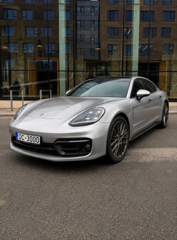 PORSCHE Panamera 4 Platinum Edition 