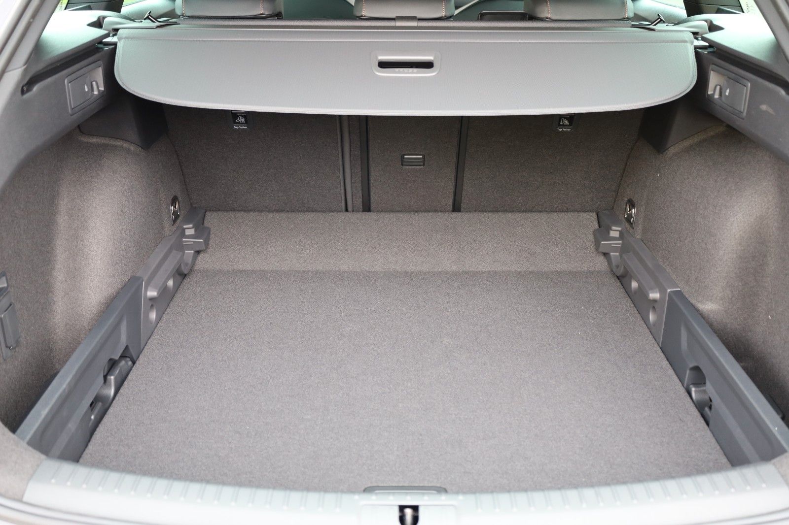 Fahrzeugabbildung CUPRA Leon Sportstourer 1.5 eTSI 110 kW DSG *AHZV