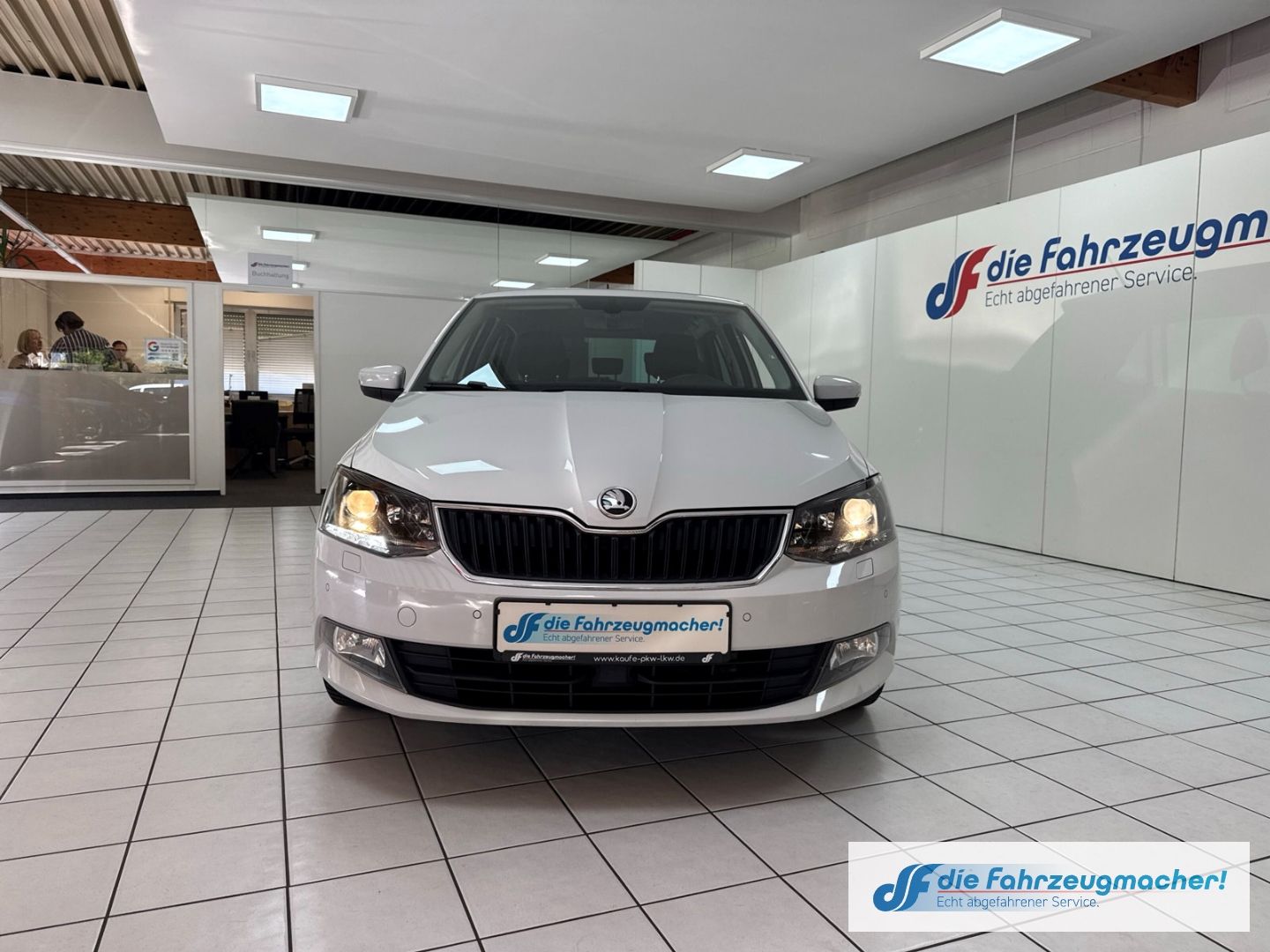Fahrzeugabbildung SKODA Fabia Joy 1.0 MPI Sperrdiff. Klimaautom DAB SHZ