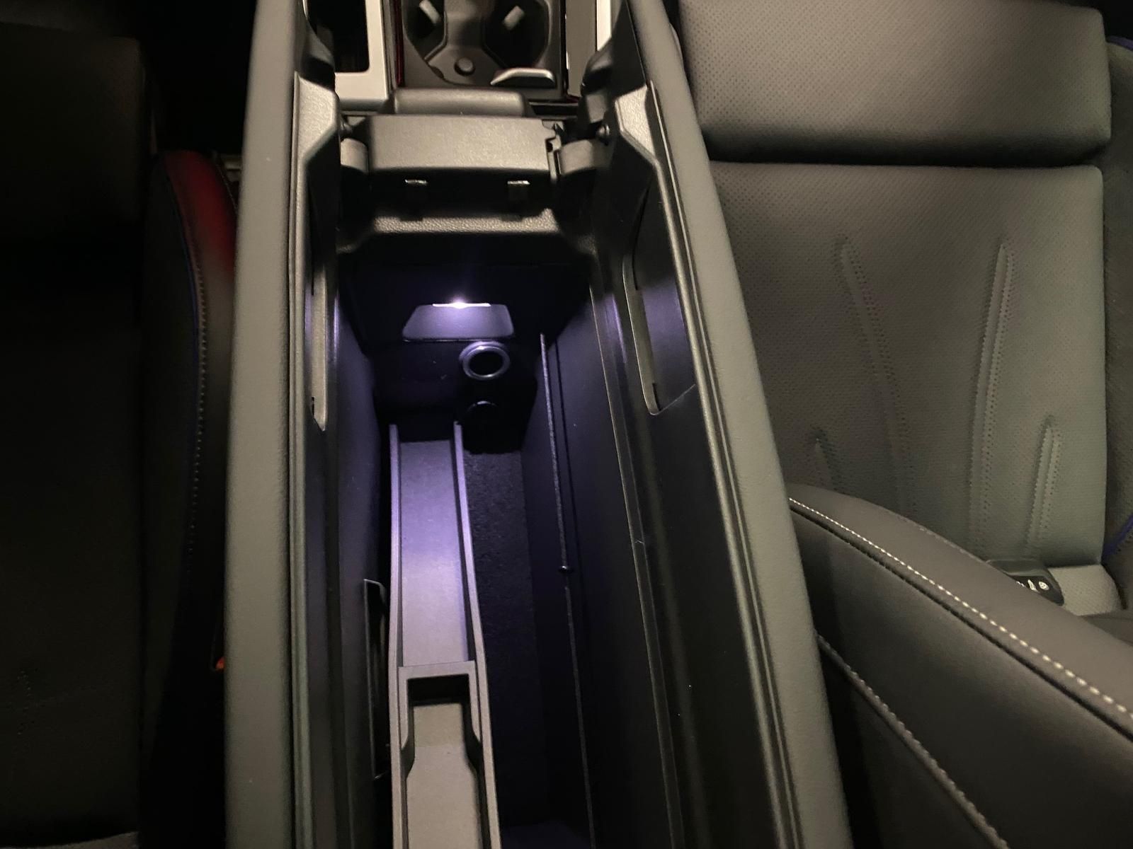 Fahrzeugabbildung Volkswagen Passat Variant 1.5 TSI eHybrid DCC R-Line