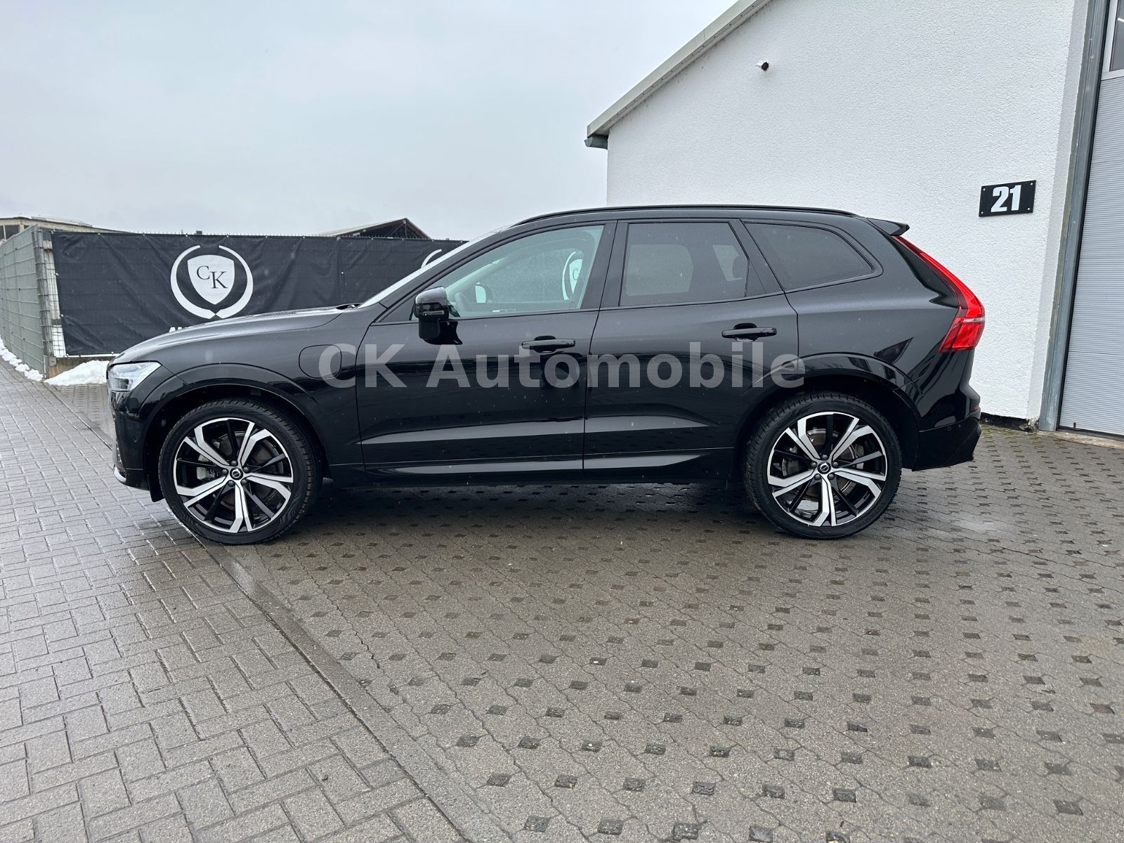 Fahrzeugabbildung Volvo XC60 T6 AWD Recharge Plus Dark/Pano/BLIS/AHK