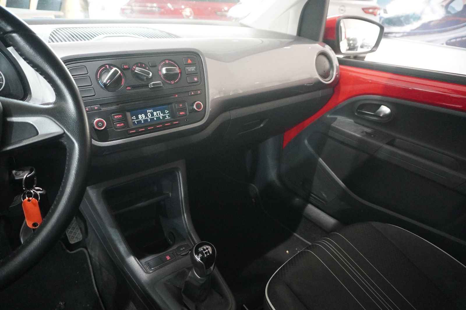 Fahrzeugabbildung SEAT Mii 1.0 SPORT 5-TÜR KLIMA/ALU/CD/AUX/NEBEL/TÜV