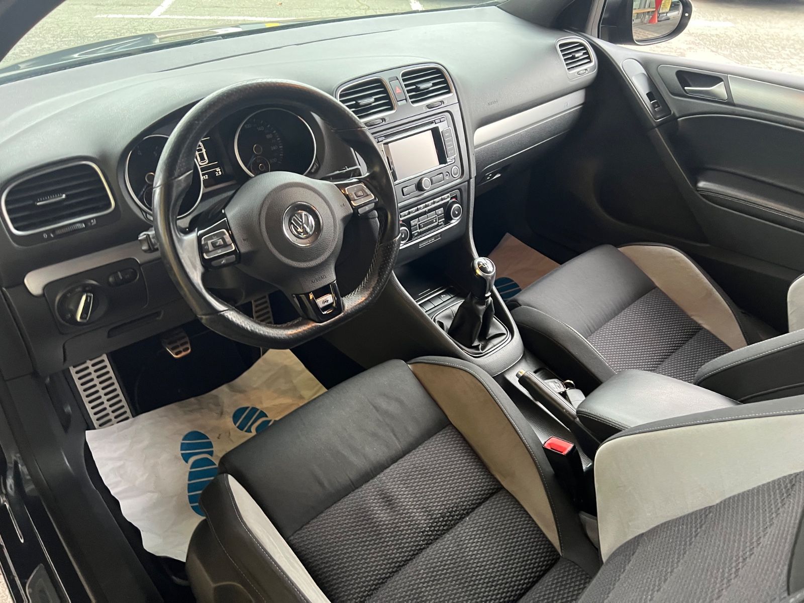 Fahrzeugabbildung Volkswagen Golf VI R 4Motion *SCHIEBEDACH*KEYLESS*XENON*