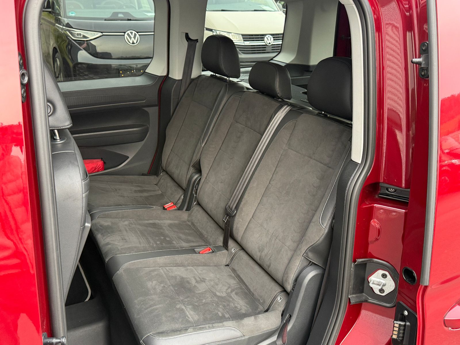 Fahrzeugabbildung Volkswagen Caddy Style TDI DSG ACC AHK Navi LED Pano Sthz