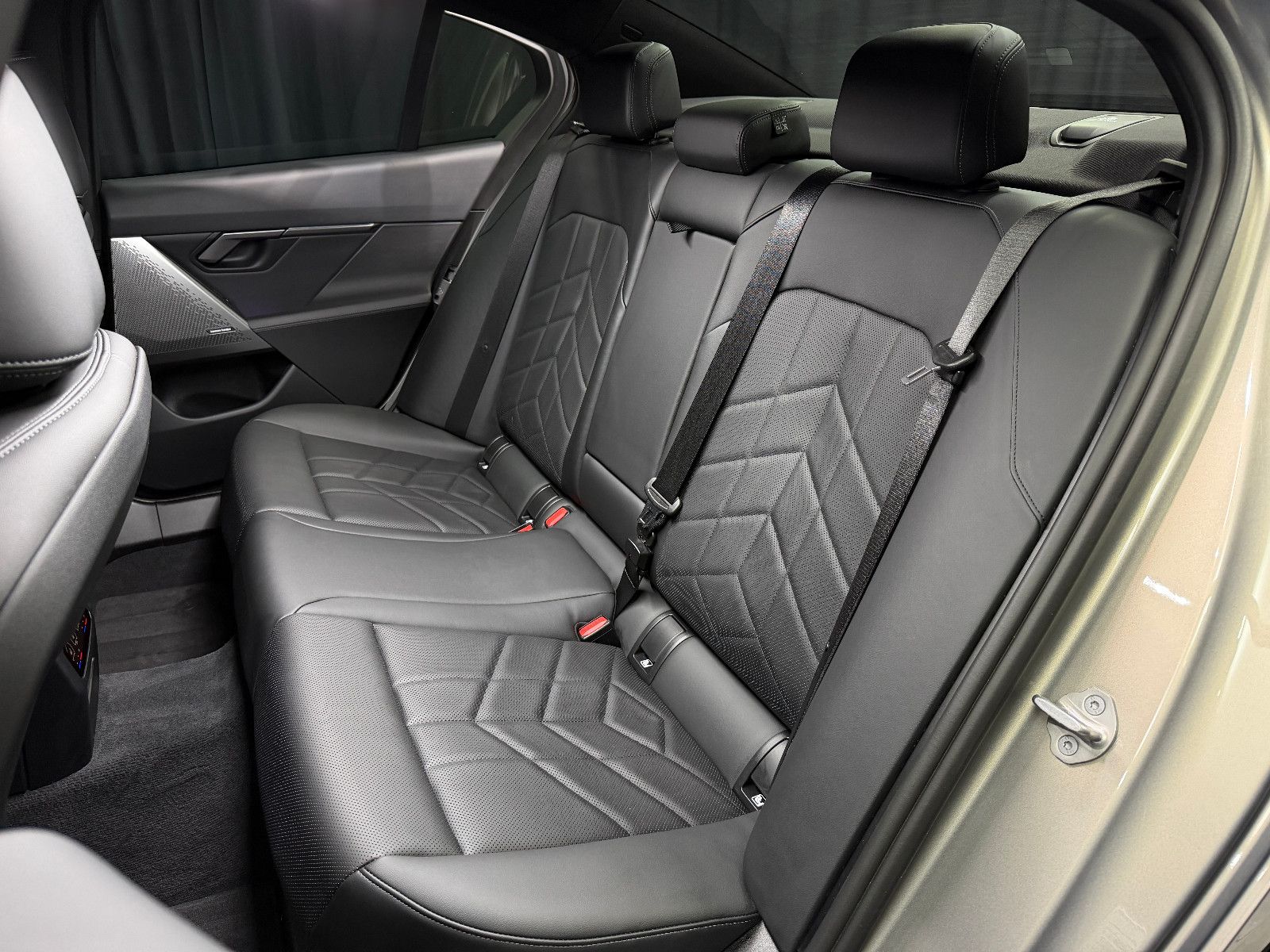 Fahrzeugabbildung BMW 520i M SPORT|H&K|360°|INDIVIDUAL|GESTIK|SHADOW