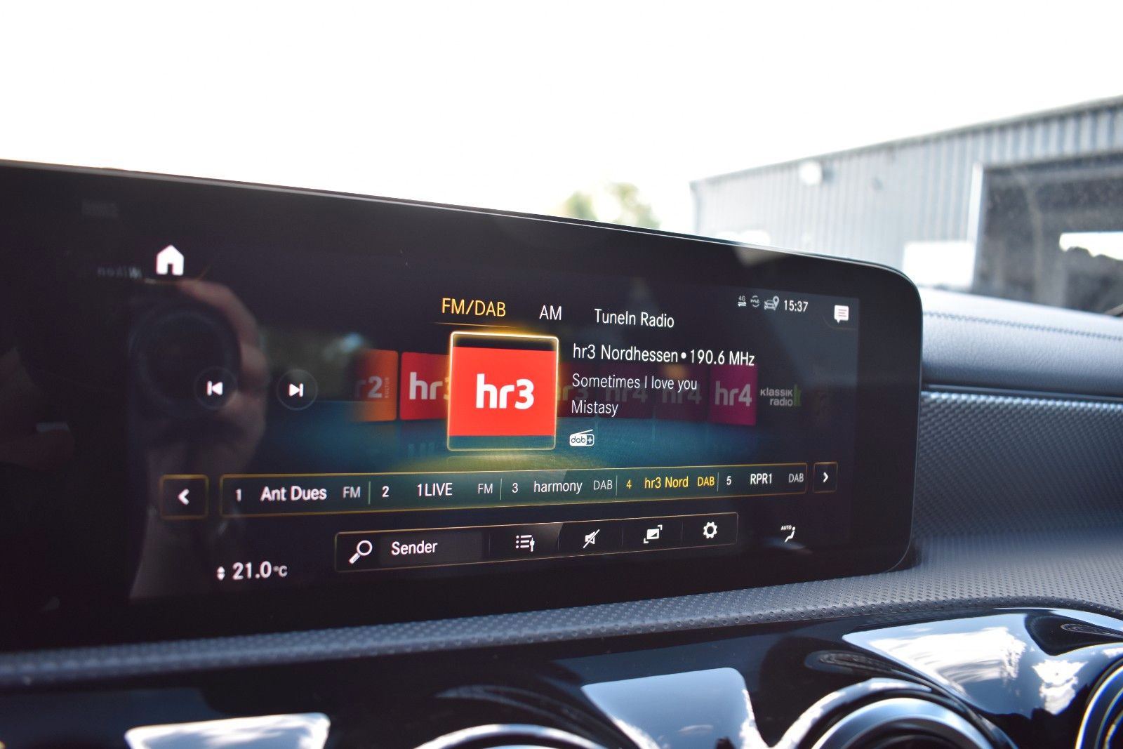 Fahrzeugabbildung Mercedes-Benz CLA 180d Shooting Brake LED/CARPLAY/KAMERA/TEMPO