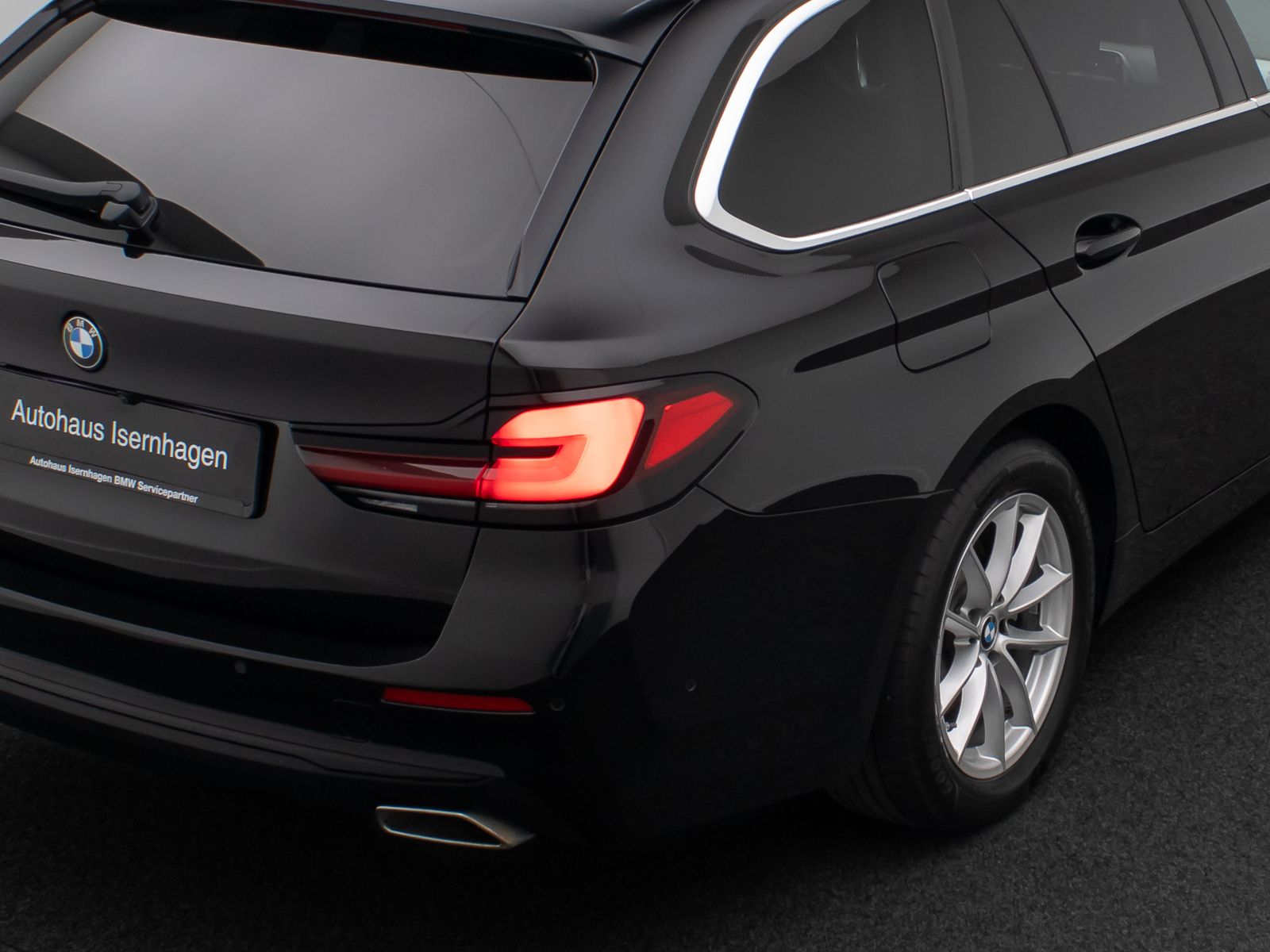 Fahrzeugabbildung BMW 520d Kamera Laser HUD DAB 4xKlima Alarm Komfort