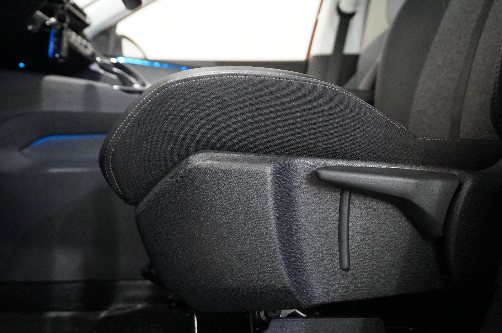Fahrzeugabbildung Peugeot 3008 1.2 ALLURE NAVI/LED/VIRTU./SHZ/TEMP./NEBEL