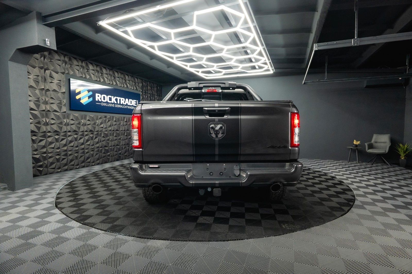 Fahrzeugabbildung Dodge RAM 5.7 V8 HEMI 4x4 OFFROAD Night-Paket *LED*