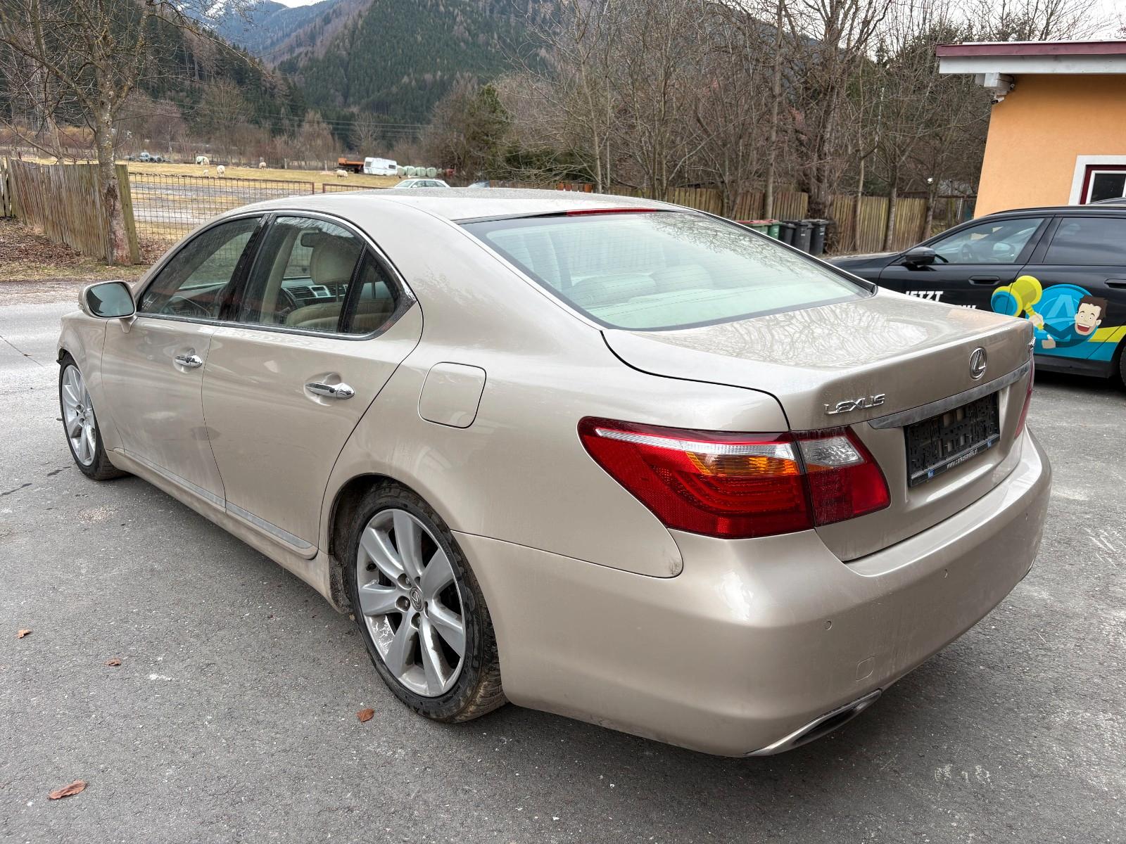 Lexus LS 460