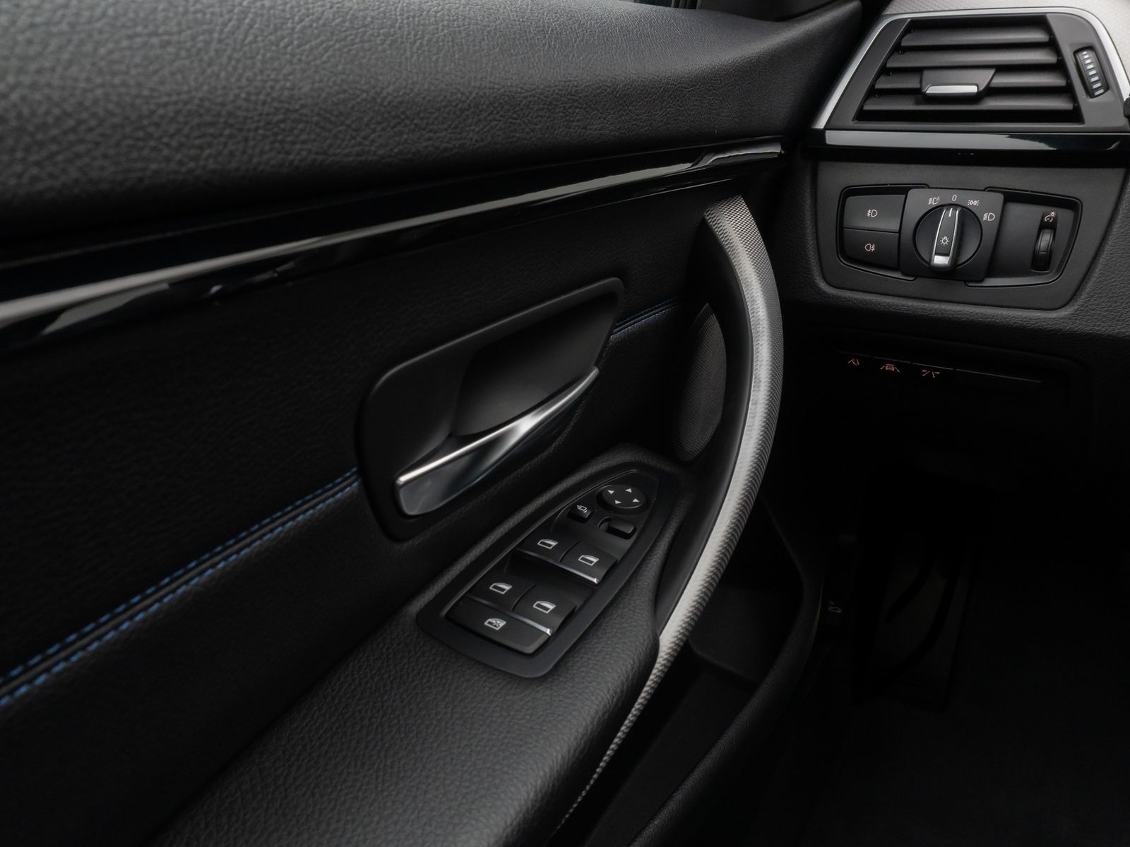 Fahrzeugabbildung BMW 430 Gran Coupé M Sport Glasdach Kamera HUD HiFi