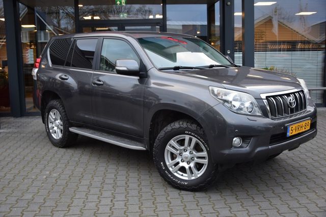 Toyota Land Cruiser 3.0 D-4D 5DRS VX A/T VAN 